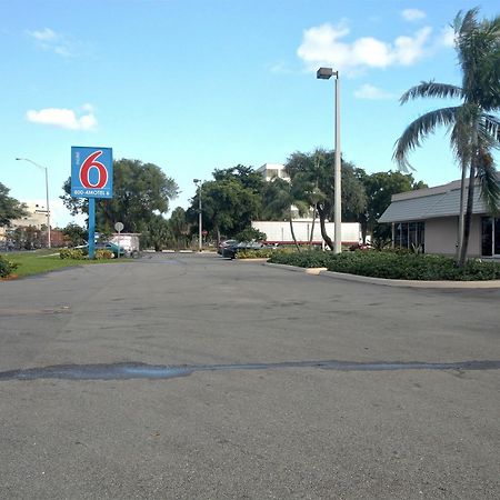Motel 6-Miami, FL Doral Esterno foto
